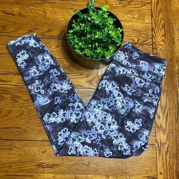 Fabletics Mid-Rise Printed Pureluxe Legging Size Medium? NO SIZE TAG - Picture 8 of 8